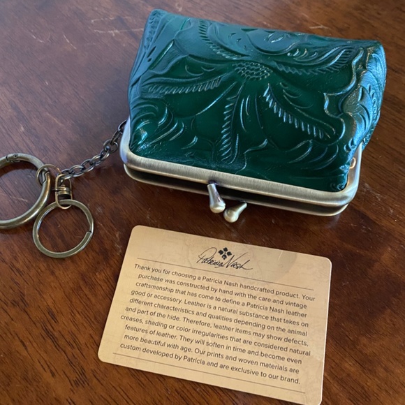 Brand New Patricia Nash Green Leather Embossed Floral Pattern Coin Purse - Picture 2 of 6